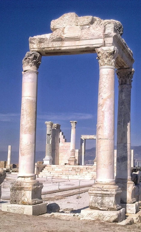 Pamukkale's Enchanting Essence: An Unparalleled Discovery Where Nature and History Unfold