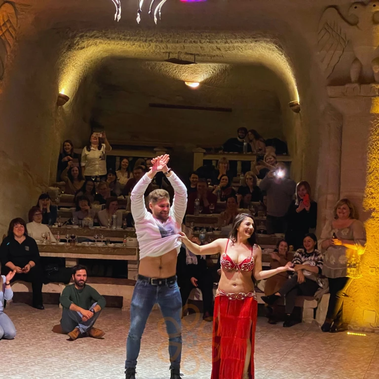 Τουρκική νυχτερινή παράσταση στην Καππαδοκία