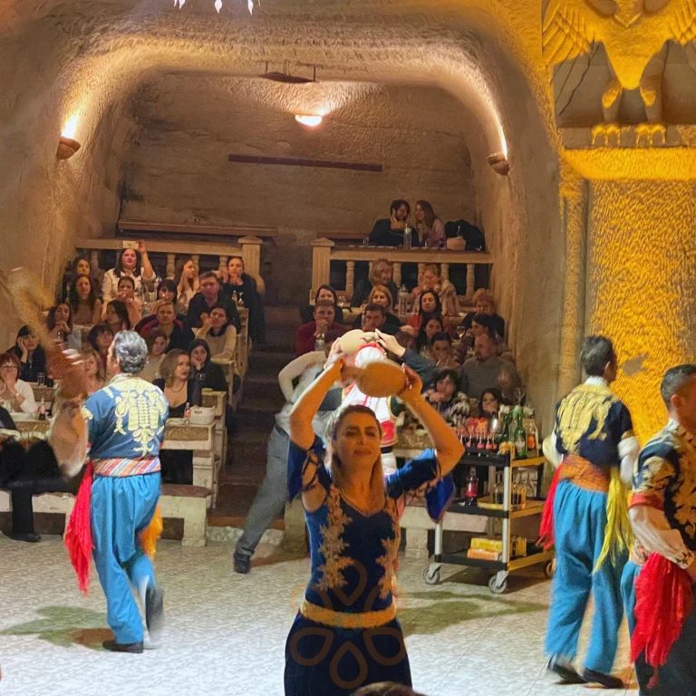 Τουρκική νυχτερινή παράσταση στην Καππαδοκία