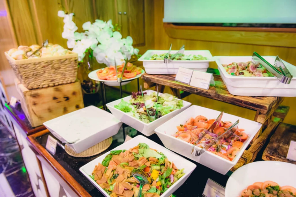 Lotus Mega Yacht Dubai Cruise - Dinner Experience