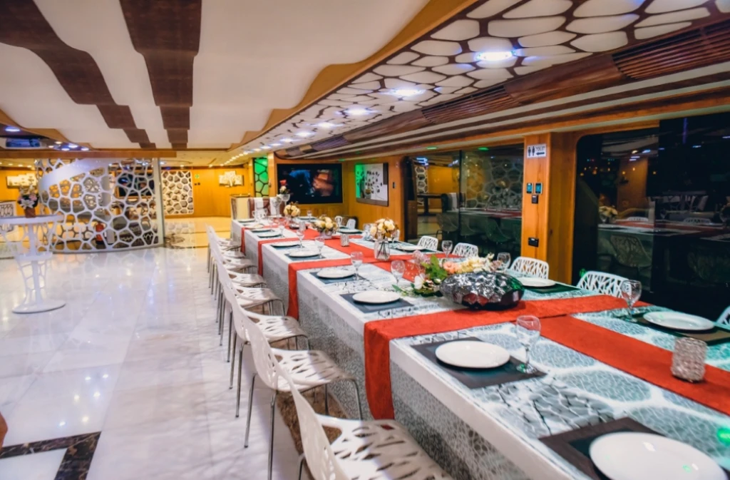 Lotus Mega Yacht Dubai Cruise - Dinner Experience