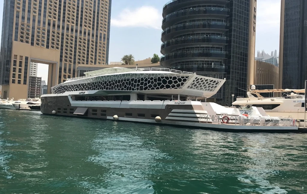 Lotus Mega Yacht Dubai Cruise - Dinner Experience