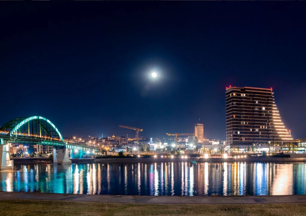 ГОЛЕМИТЕ БАЛКАНИ ОБИКАЛЯТ С ИЗМИР УИНТЪР