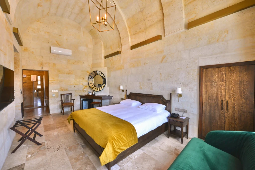 Evanthia Cave Suites