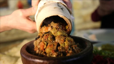 Discover 5 traditional dishes you must try in Cappadocia. Pottery kebab, manti, clay pot dishes, and more await you!