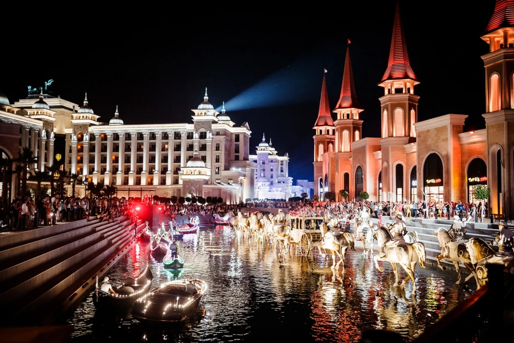 Sihirli Deneyim: The Land of Legends Night Show in Antalya