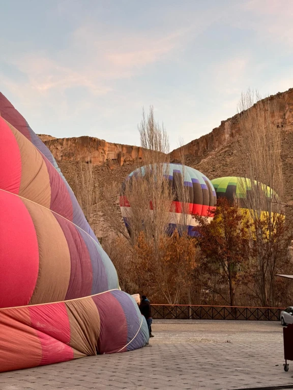 Voo de Balão ao Amanhecer no Vale de Soganli