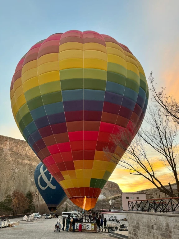 Voo de Balão ao Amanhecer no Vale de Soganli