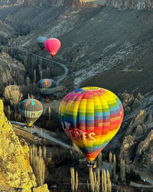 Voo de Balão ao Amanhecer no Vale de Soganli