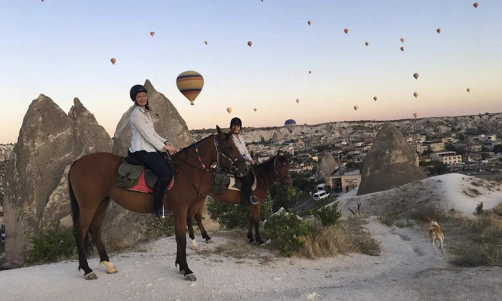 Δύση Ήλιου Ιππασία στην Καππαδοκία