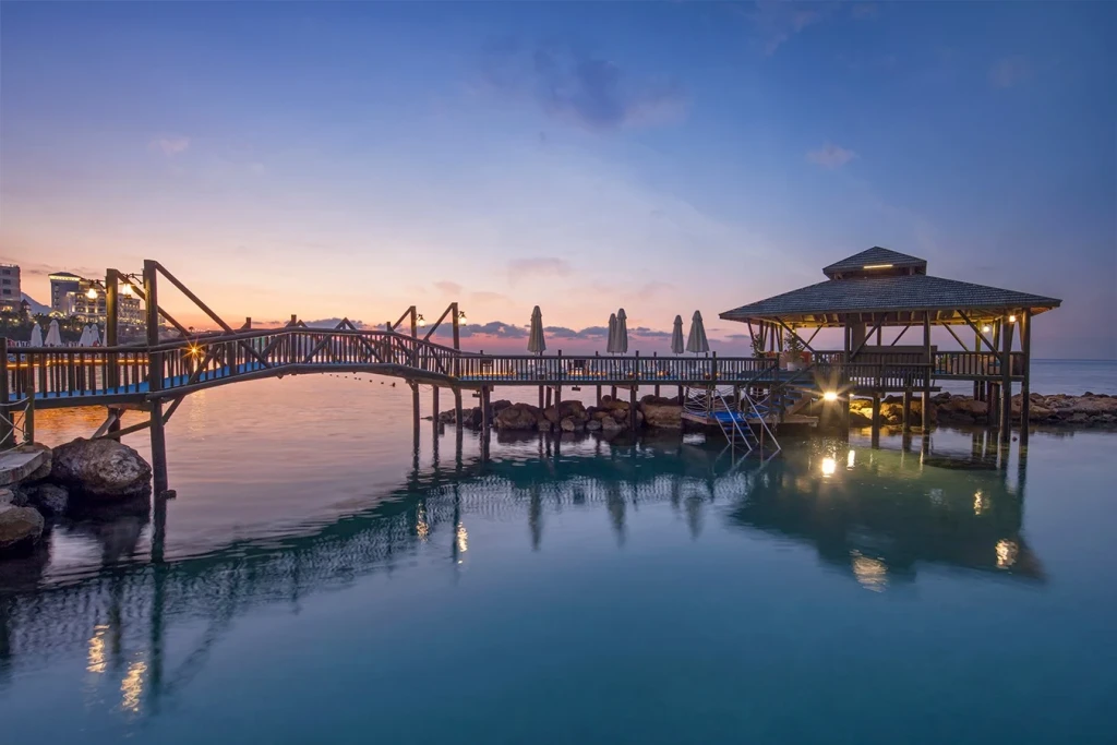 MERİT CRYSTAL COVE HOTEL CASİNO