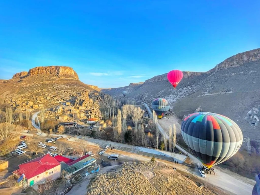गोरेमे कैपाडोकिया हॉट एयर बैलून सूर्योदय उड़ान