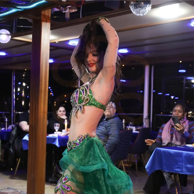 博斯普鲁斯夜游船