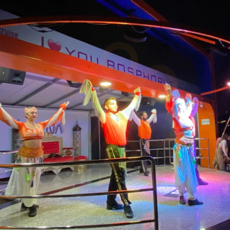 博斯普鲁斯夜游船