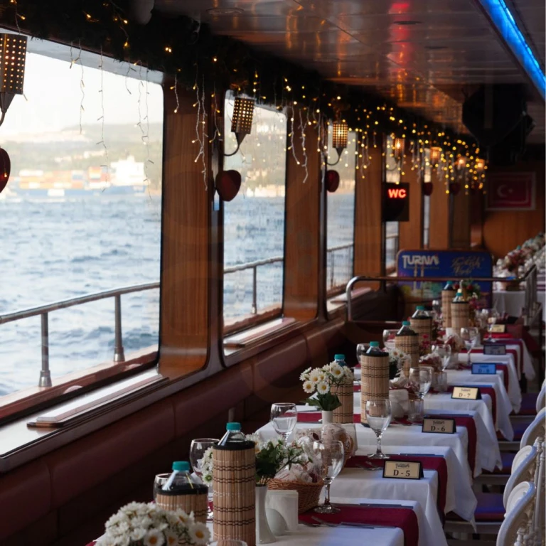 博斯普鲁斯夜游船