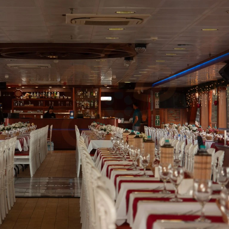 博斯普鲁斯夜游船