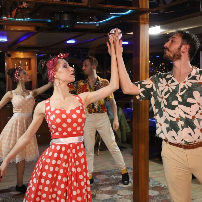 博斯普鲁斯夜游船