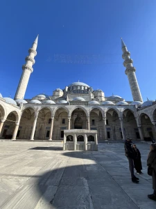 Istanbul Day Trips: Hagia Sophia, Blue Mosque, Grand Bazaar & Süleymaniye Mosque with Bosphorus Tea Break