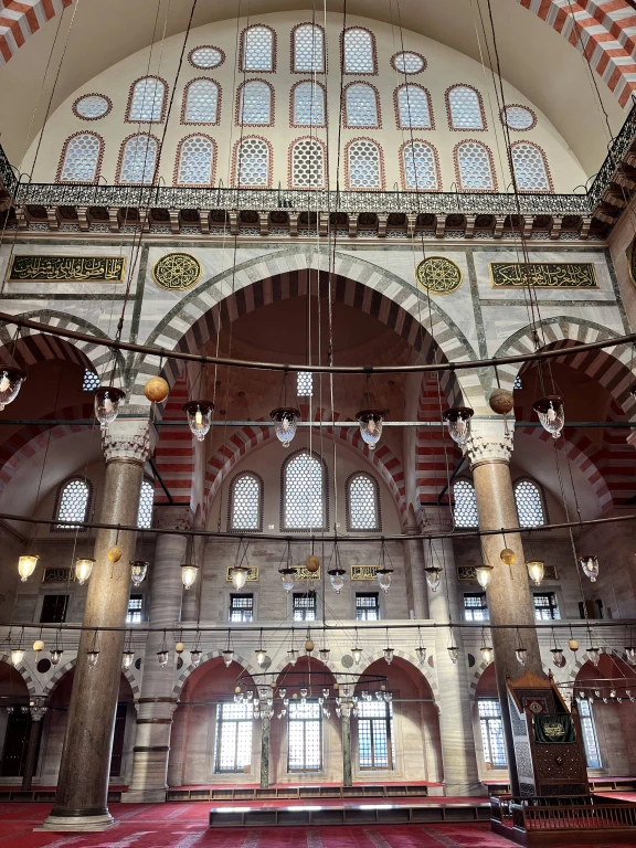 Istanbul Day Trips: Hagia Sophia, Blue Mosque, Grand Bazaar & Süleymaniye Mosque with Bosphorus Tea Break