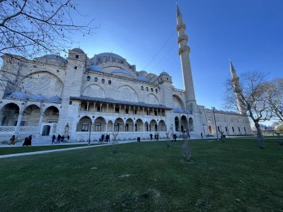 Istanbul Day Trips: Hagia Sophia, Blue Mosque, Grand Bazaar & Süleymaniye Mosque with Bosphorus Tea Break
