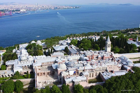 Discover Istanbul’s Majestic Topkapi Palace, Harem, Aya Irini and Grand Bazaar: A Guided Journey Through Royal History