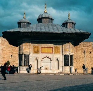 Discover Istanbul’s Majestic Topkapi Palace, Harem, Aya Irini and Grand Bazaar: A Guided Journey Through Royal History