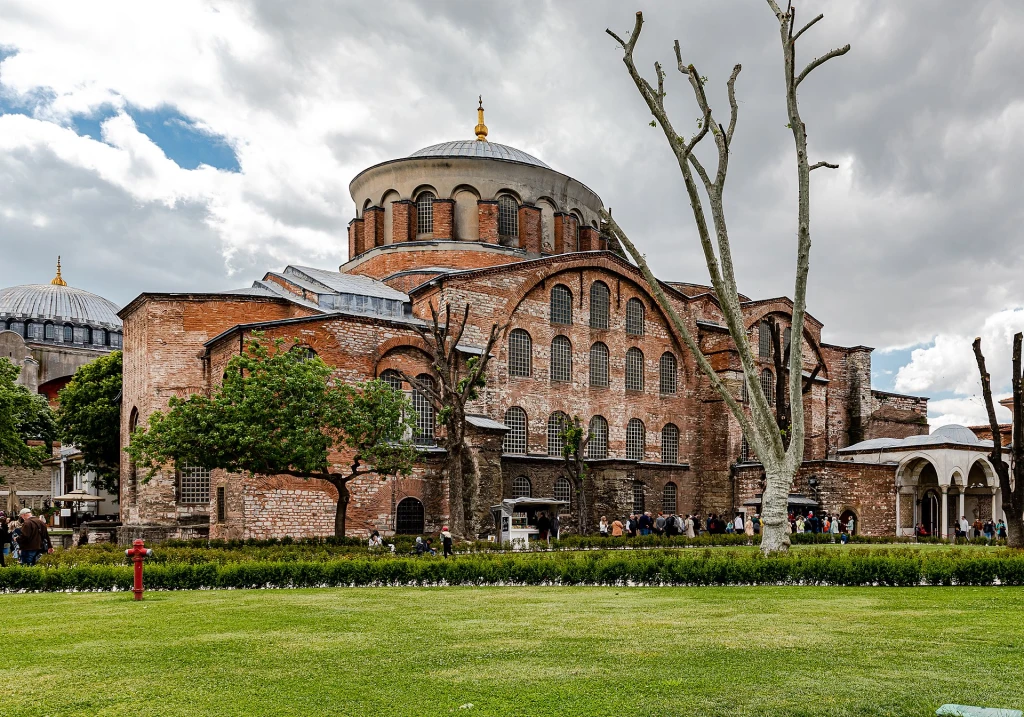 Discover Istanbul’s Majestic Topkapi Palace, Harem, Aya Irini and Grand Bazaar: A Guided Journey Through Royal History