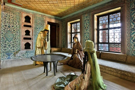 Discover Istanbul’s Majestic Topkapi Palace, Harem, Aya Irini and Grand Bazaar: A Guided Journey Through Royal History