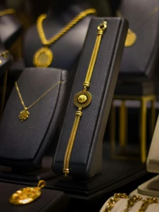 Timeless Luxury Shopping Tour