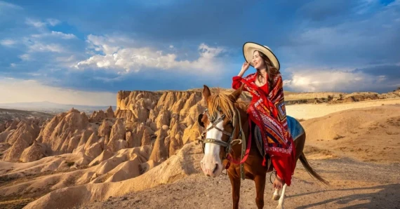 Puesta del sol en tour a caballo por los valles de Capadocia