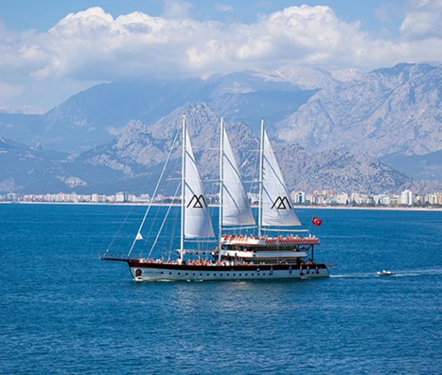 Лодка обиколка на 12-те острова във Фетие