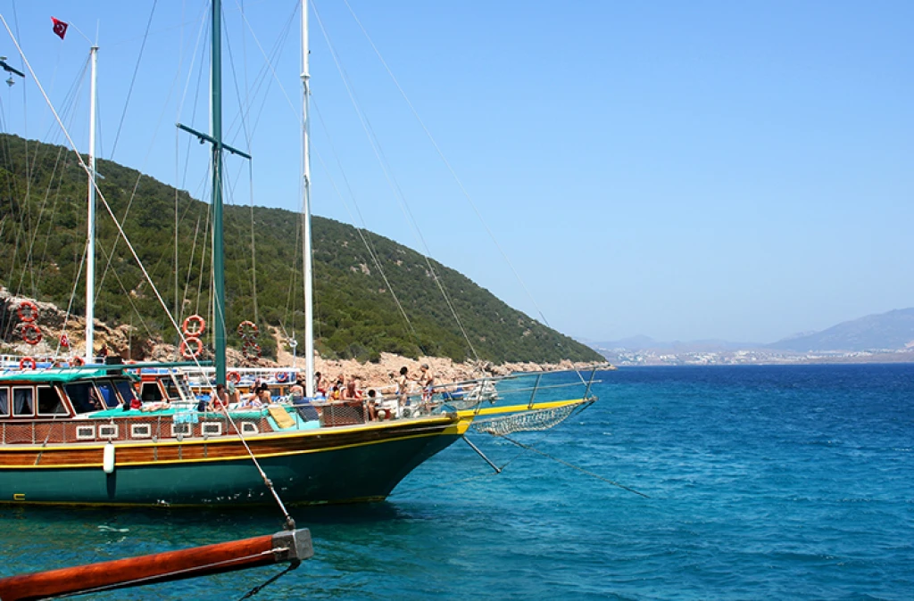 Лодка обиколка на 12-те острова във Фетие