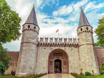 Tour S1 Topkapi palace (Harem and Selamlik), St.Irine Church, Blue mosque, Hippodrome square, Ibrahim pasha palace (outside), Hammam Hurrem, Sultan (outside)