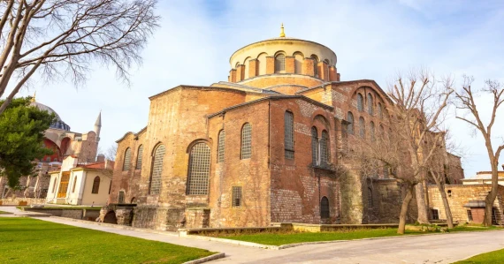 Tour S1 Topkapi palace (Harem and Selamlik), St.Irine Church, Blue mosque, Hippodrome square, Ibrahim pasha palace (outside), Hammam Hurrem, Sultan (outside)