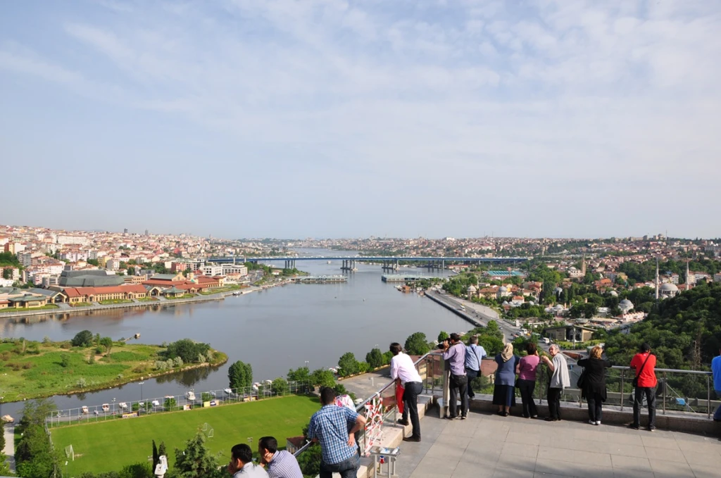 Полудневный тур по Золотому Рогу и двум континентам в Стамбуле