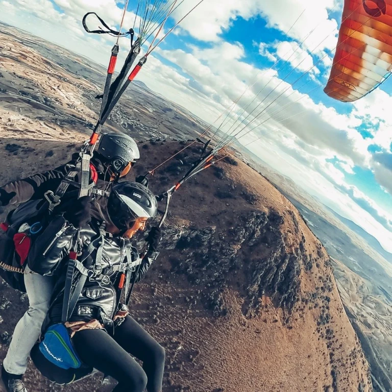Parapanta în Cappadocia