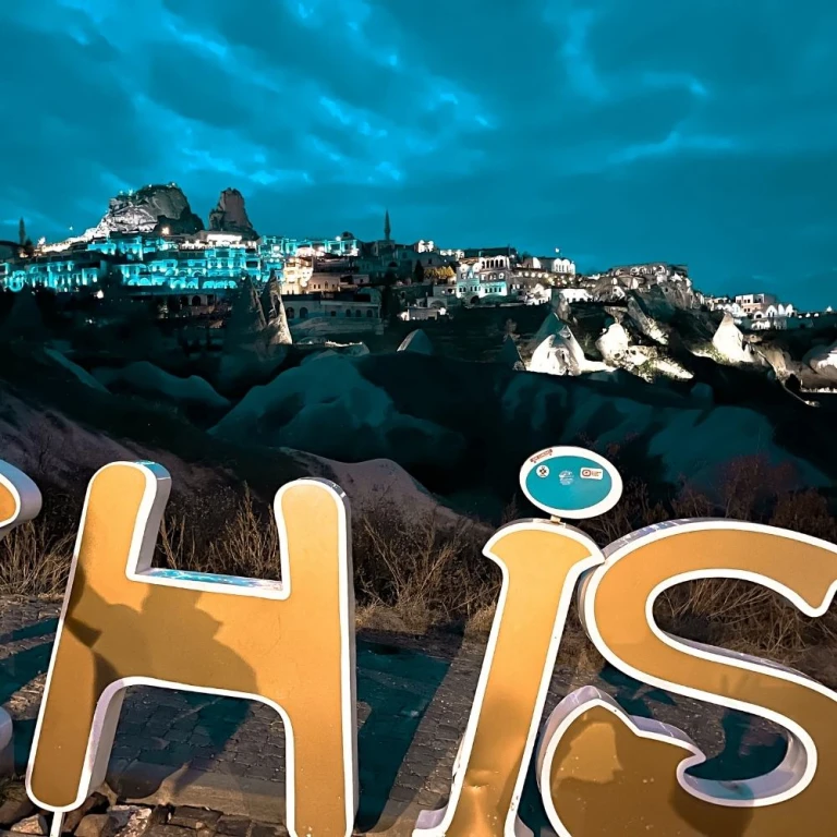 夜のカッパドキアの谷を巡る