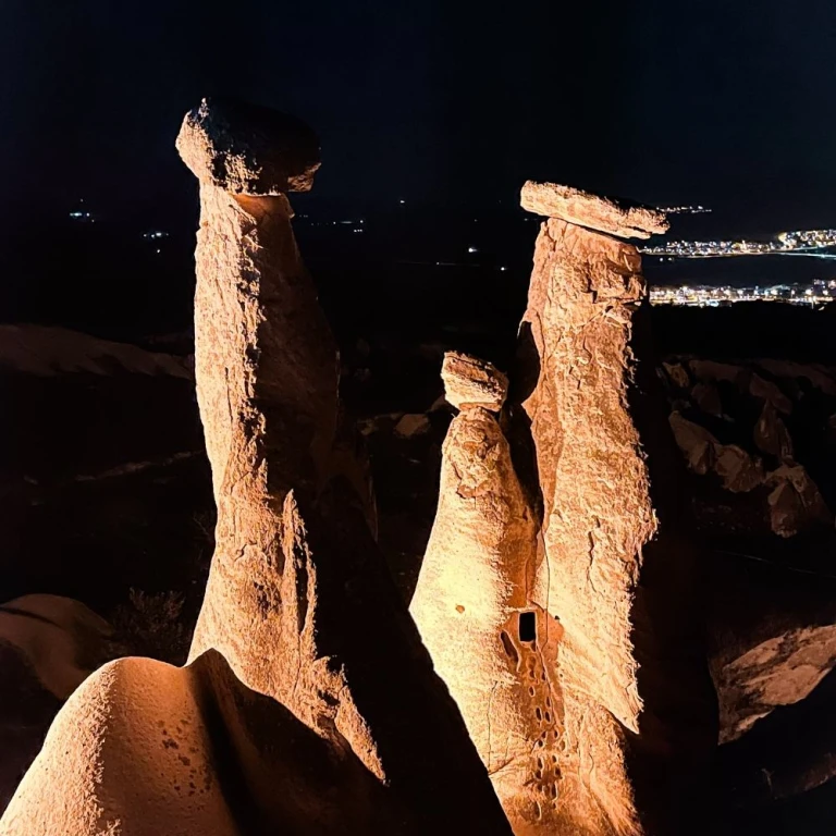 夜のカッパドキアの谷を巡る