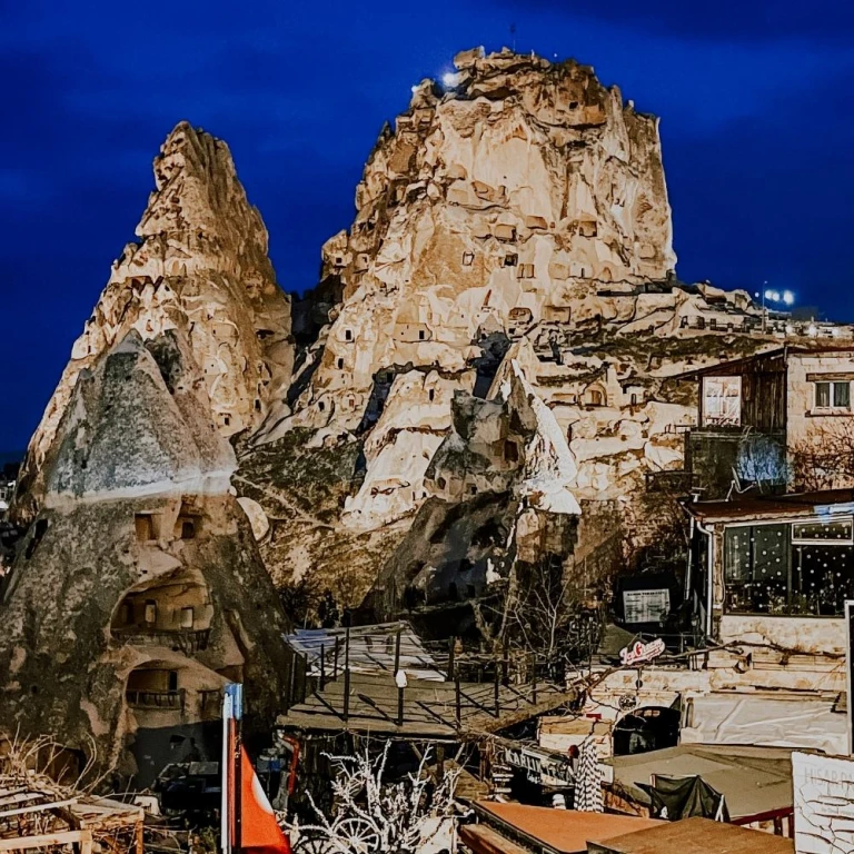 夜のカッパドキアの谷を巡る