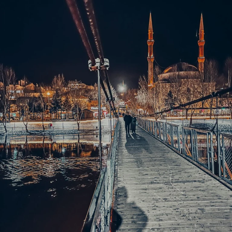 夜のカッパドキアの谷を巡る