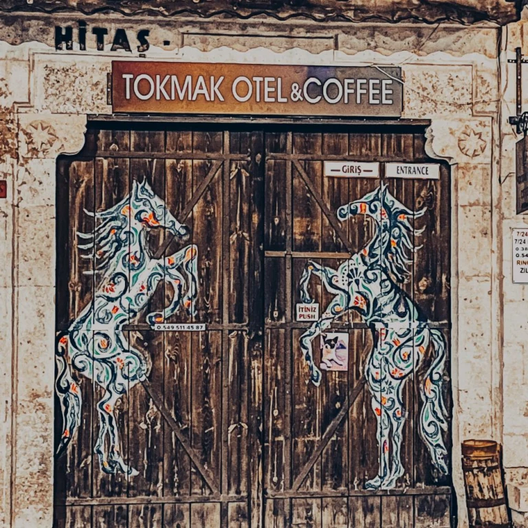 夜のカッパドキアの谷を巡る