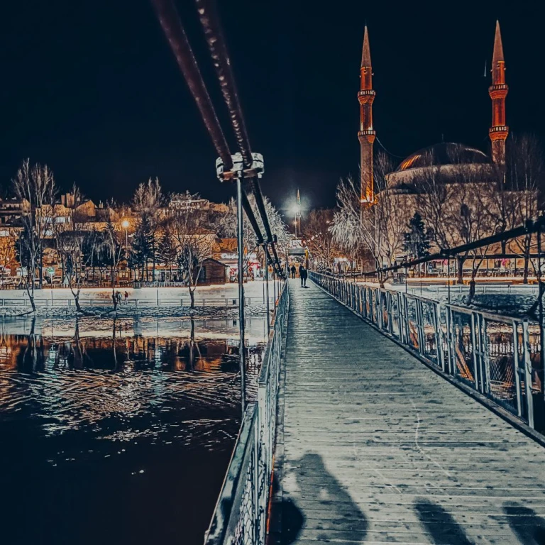 夜のカッパドキアの谷を巡る