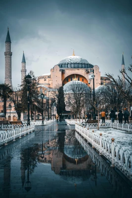 Hagia Sophia: The Timeless Icon of Istanbul’s Historic Peninsula