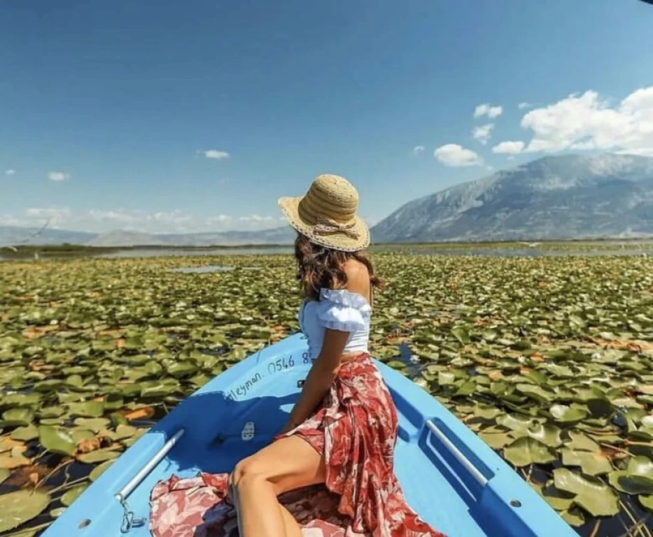 Dagtrip Isparta Rozen Oogst & Salda Meer & Işıklı Meer Tour