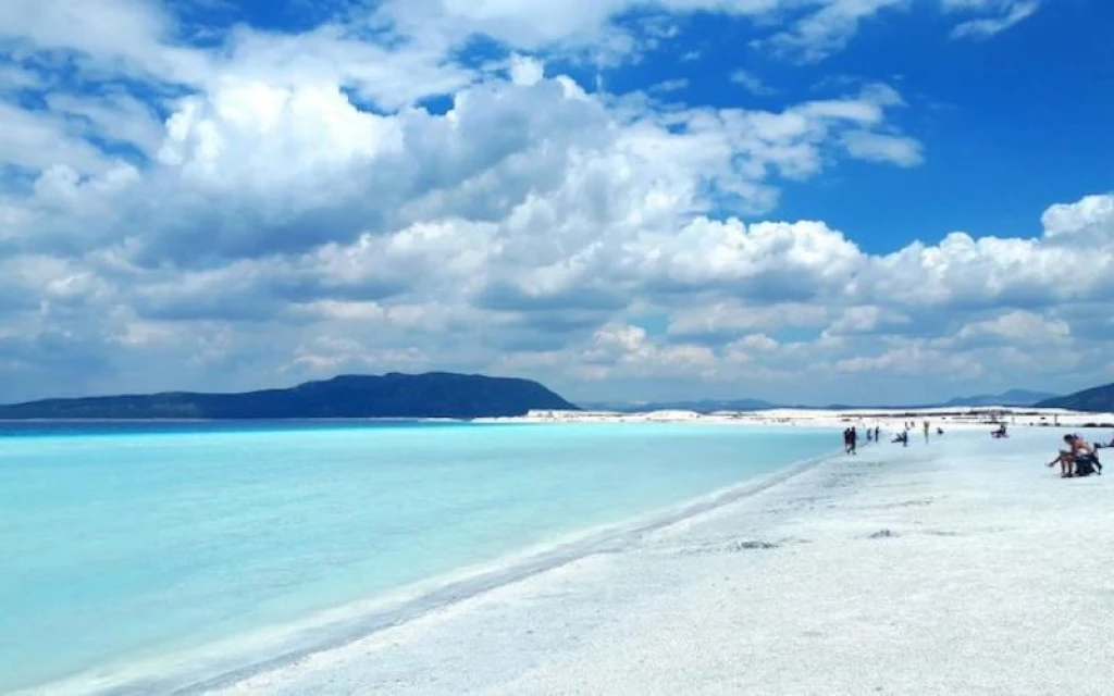 Dagtrip Isparta Rozen Oogst & Salda Meer & Işıklı Meer Tour