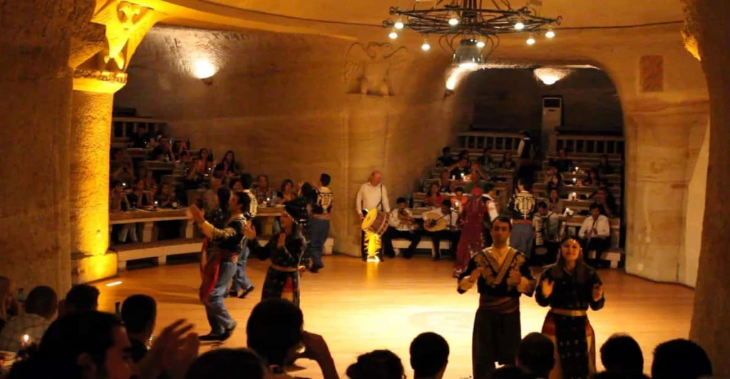 Spectacolul de noapte turcesc din Cappadocia