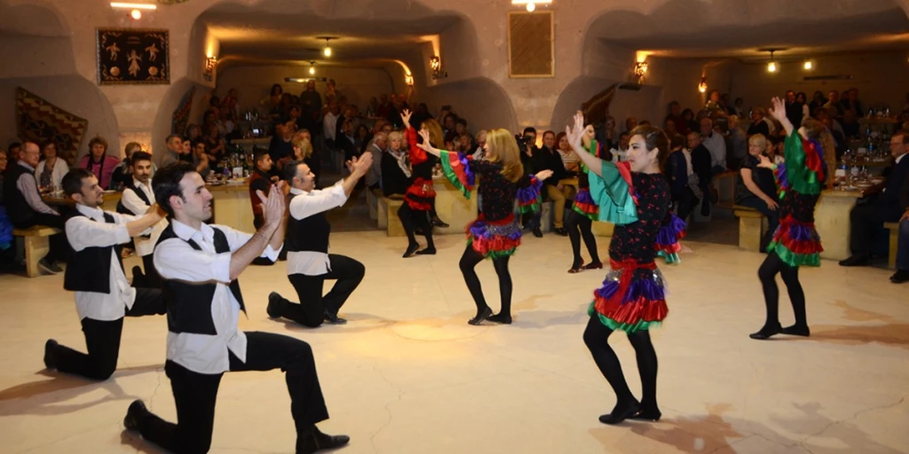 Spectacolul de noapte turcesc din Cappadocia