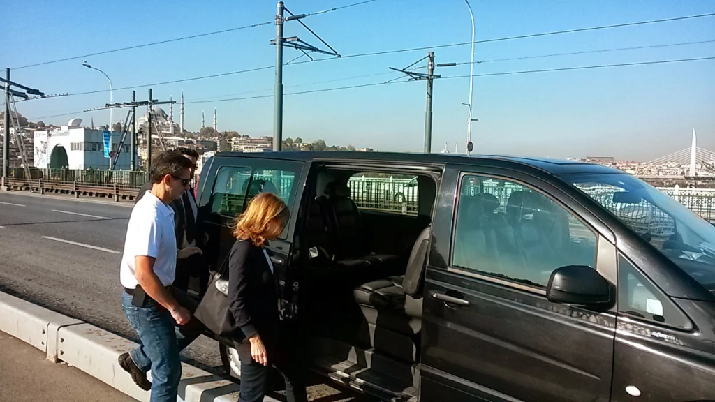 Частный гид и транспортное средство