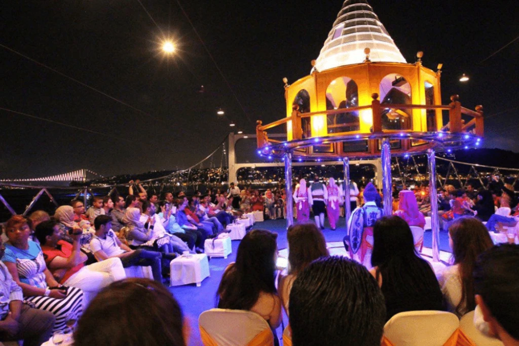 Croazieră pe Bosfor cu cină