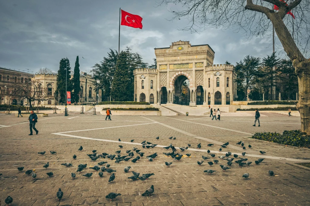 Beyond the Classic: Exclusive Grand Bazaar Roof & Süleymaniye Walking Tour